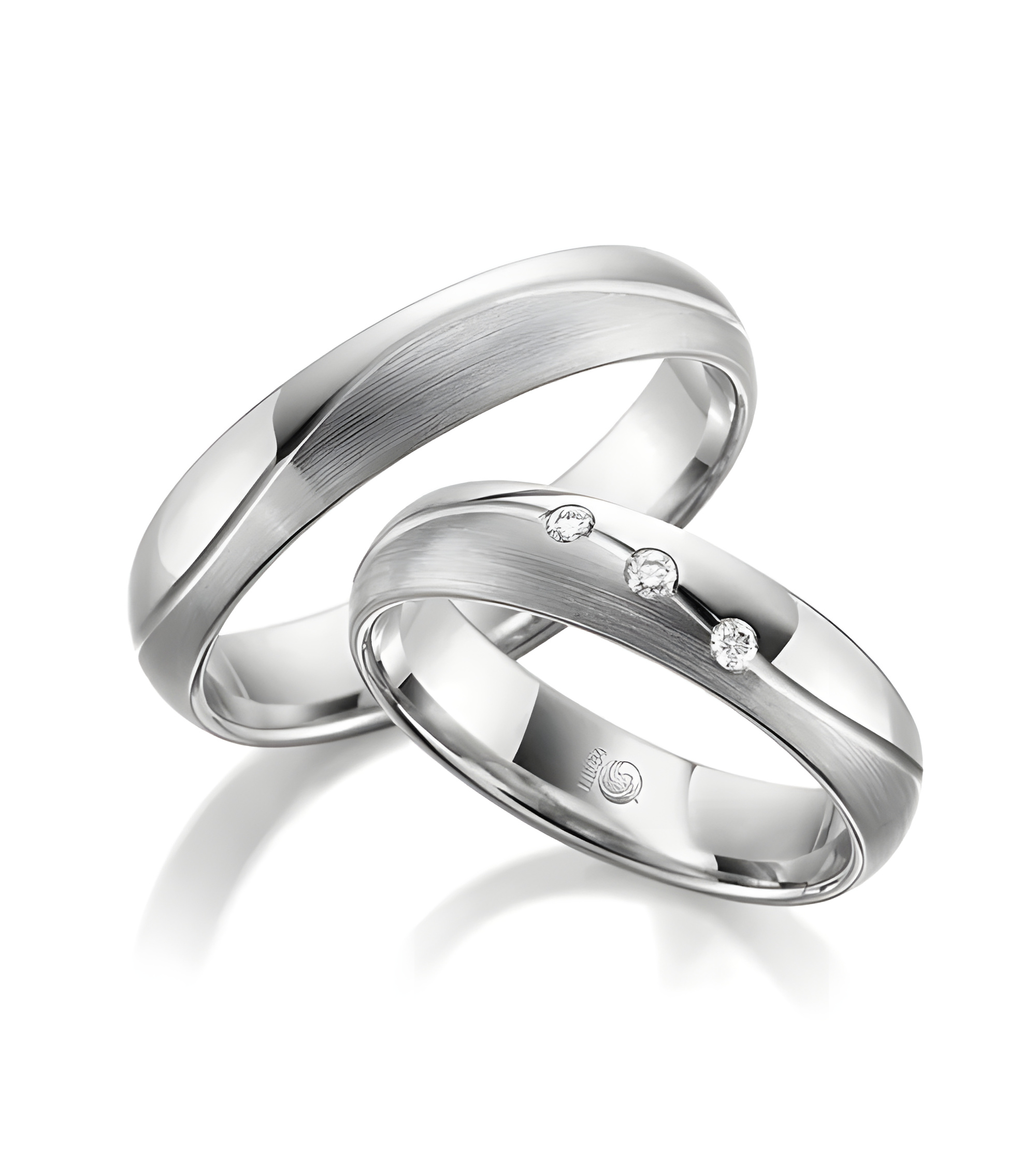 Originales anillos de Platino mitad mate mitad pulido con diamantes - Alianzas de boda - 

