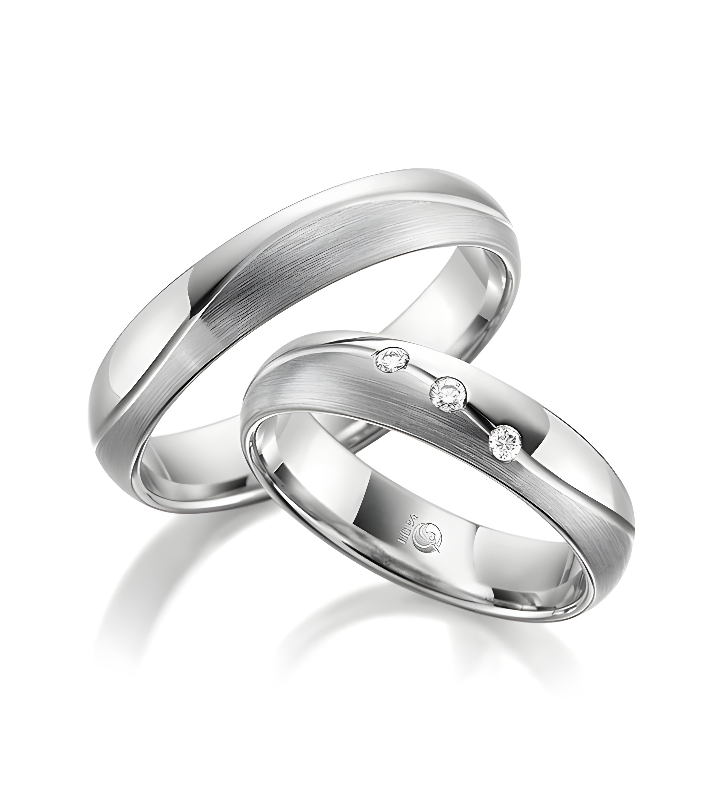 Originales anillos de Platino mitad mate mitad pulido con diamantes - Alianzas de boda - 

