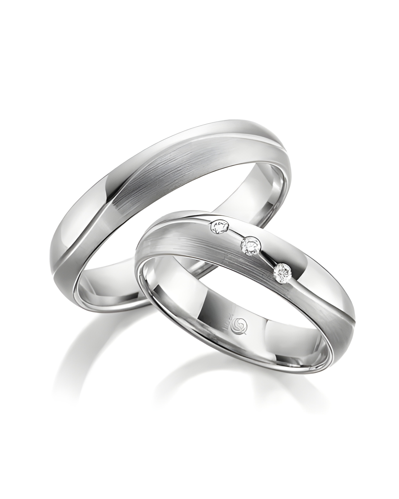 Originales anillos de Platino mitad mate mitad pulido con diamantes - Alianzas de boda - 

