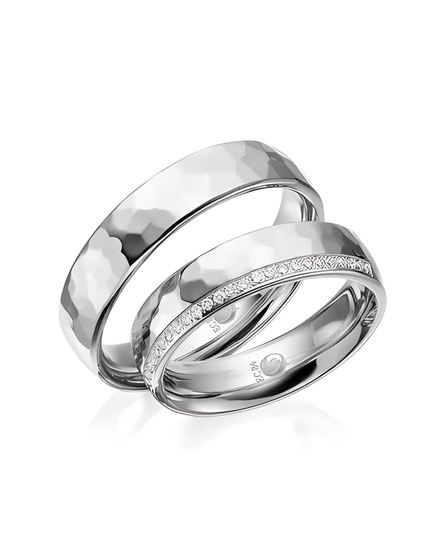 Anillos especiales en oro blanco golpeteado y diamantes - Alianzas de boda - 

