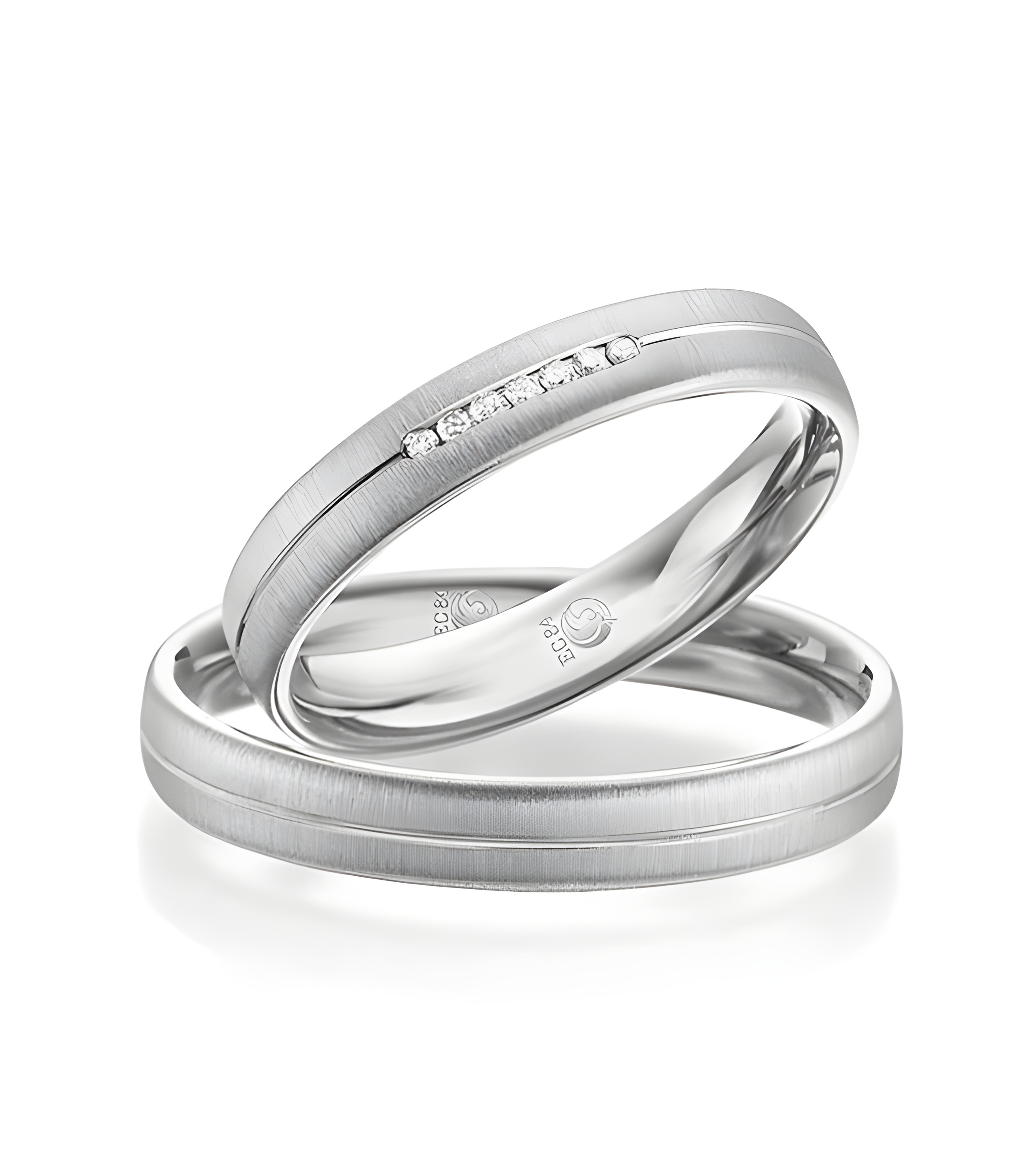 Anillos mate en oro blanco con una fila de diamantes pequeños - Alianzas de boda - 

