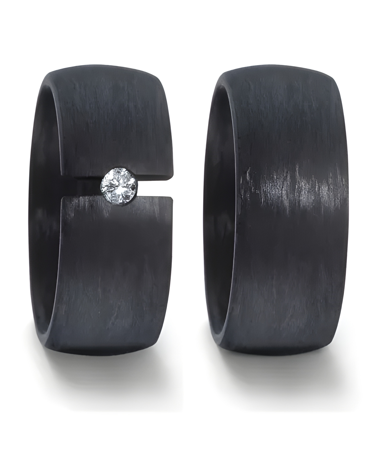 Anchas alianzas de boda negras hechas de carbono con un diamante en tensión - Alianzas de boda - 

