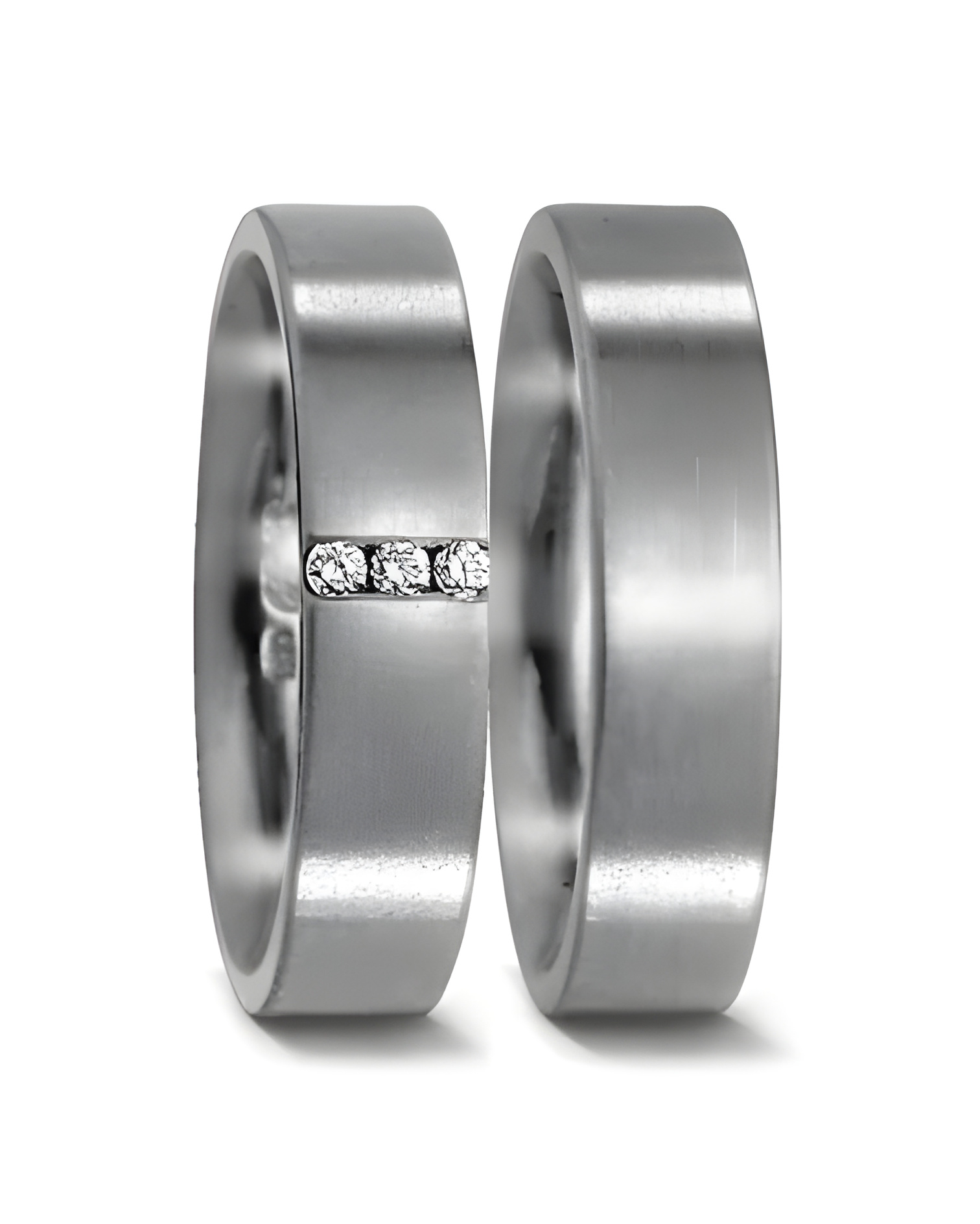 Anillos de matrimonio hechos de titanio con acabado mate oscuro y 3 diamantes - Alianzas de boda - 

