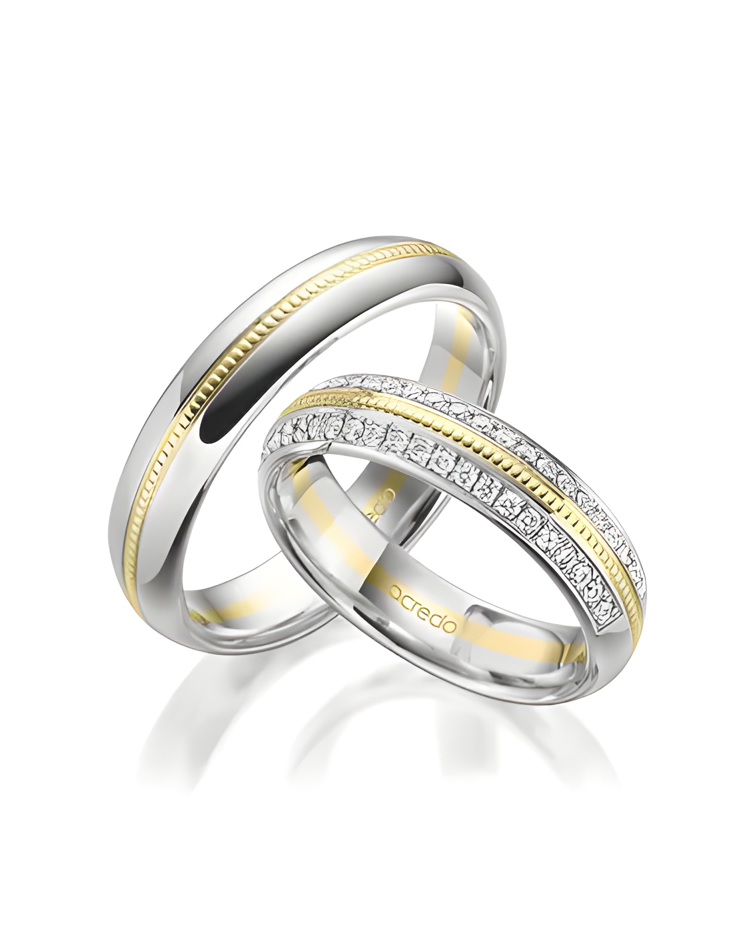 Originales alianzas de boda en dos colores con corona de diamantes