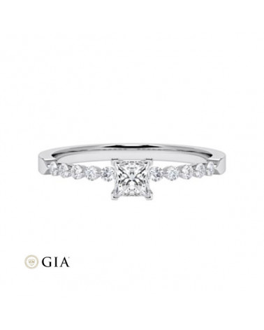 Anillo de compromiso de oro o platino con diamante princesa | Staring