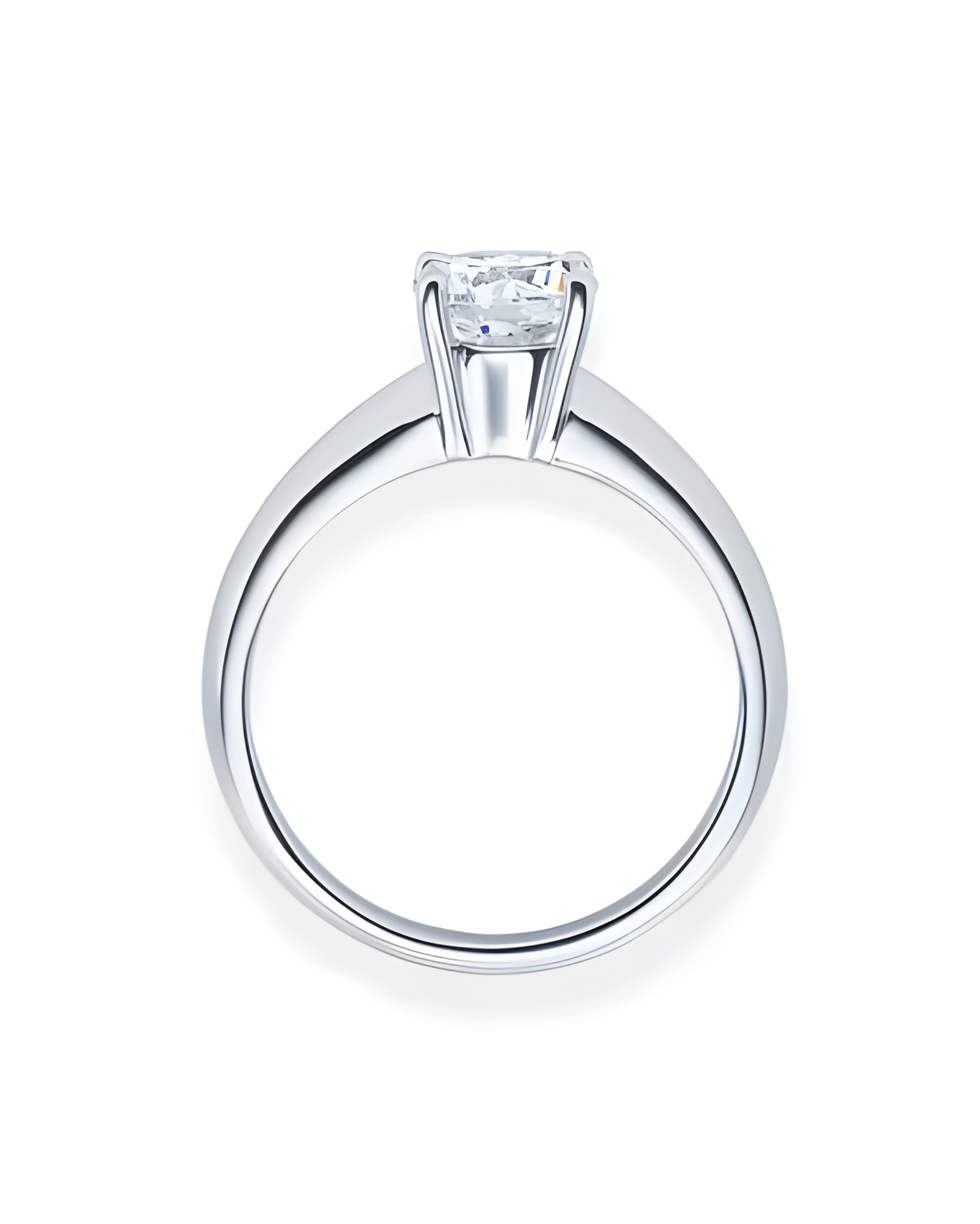 Clásico anillo de compromiso con diamante artificial de origen ético