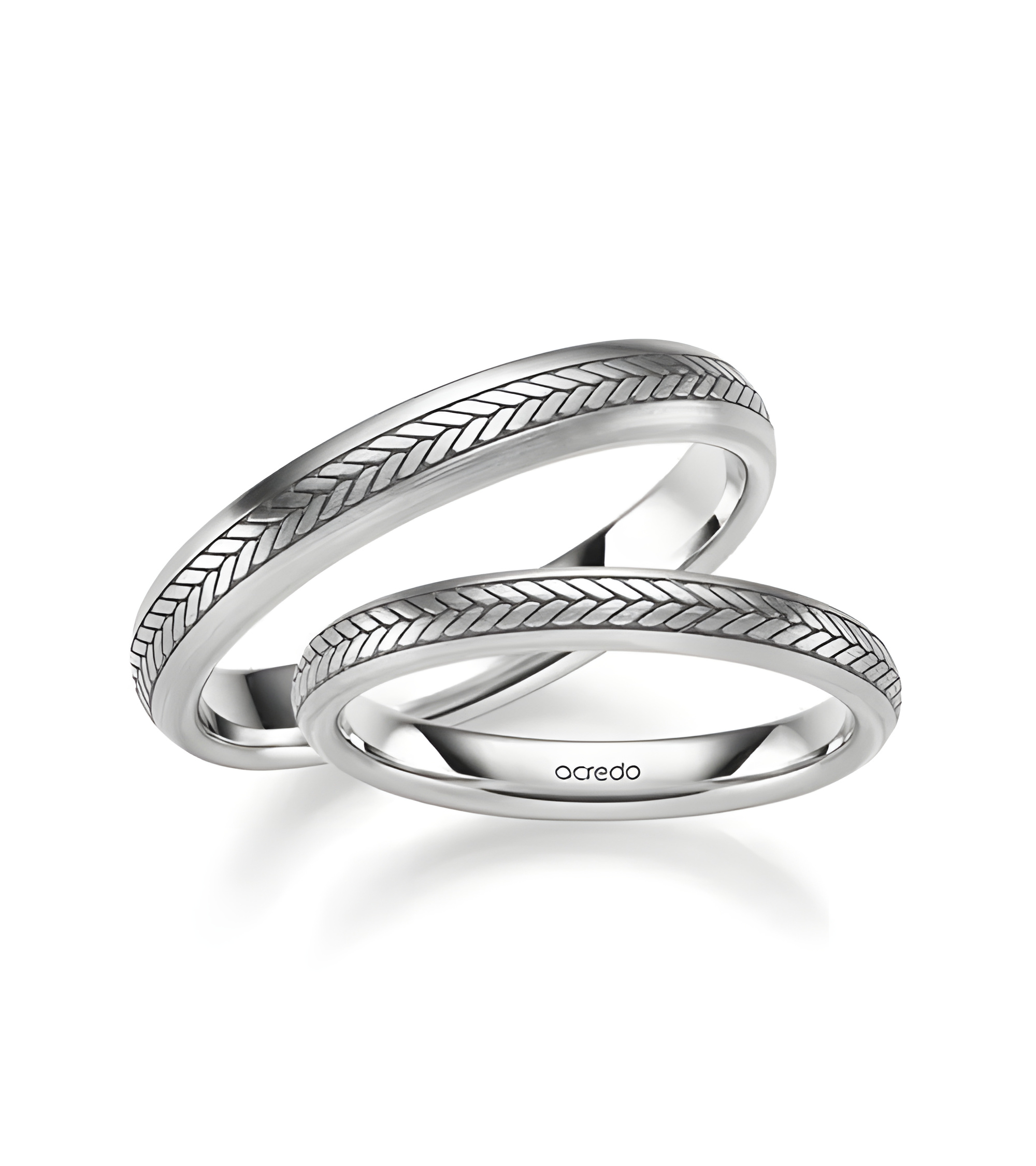 Anillos de boda dorados en oro de 14K o 18K con un diamante.