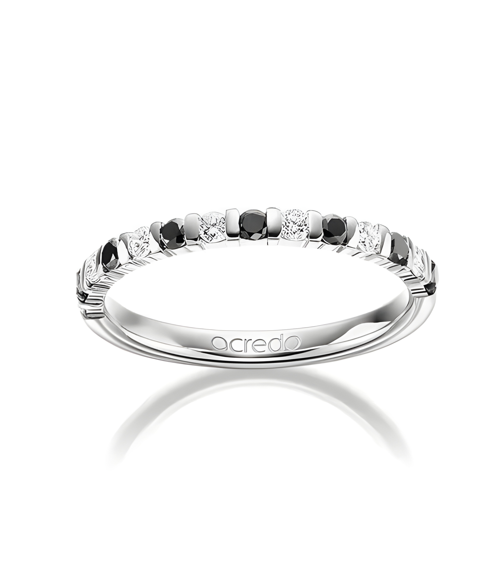 Anillo de oro o platino con diamantes negros | Staring