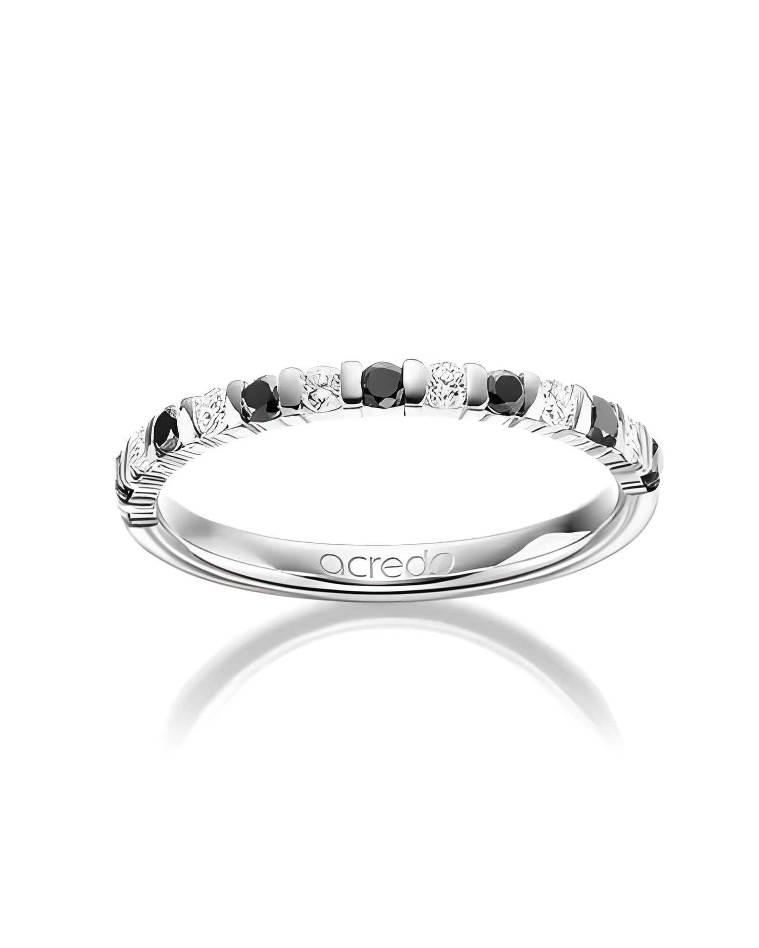 Anillo de oro o platino con diamantes negros | Staring