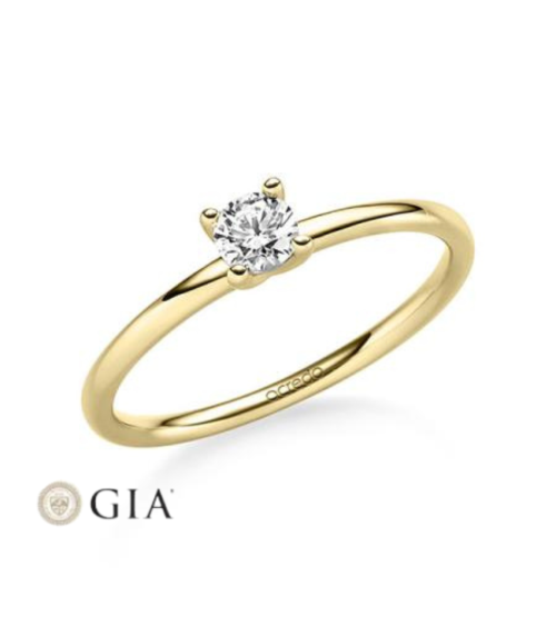 Yellow gold engagement rings in Ibiza | Staring