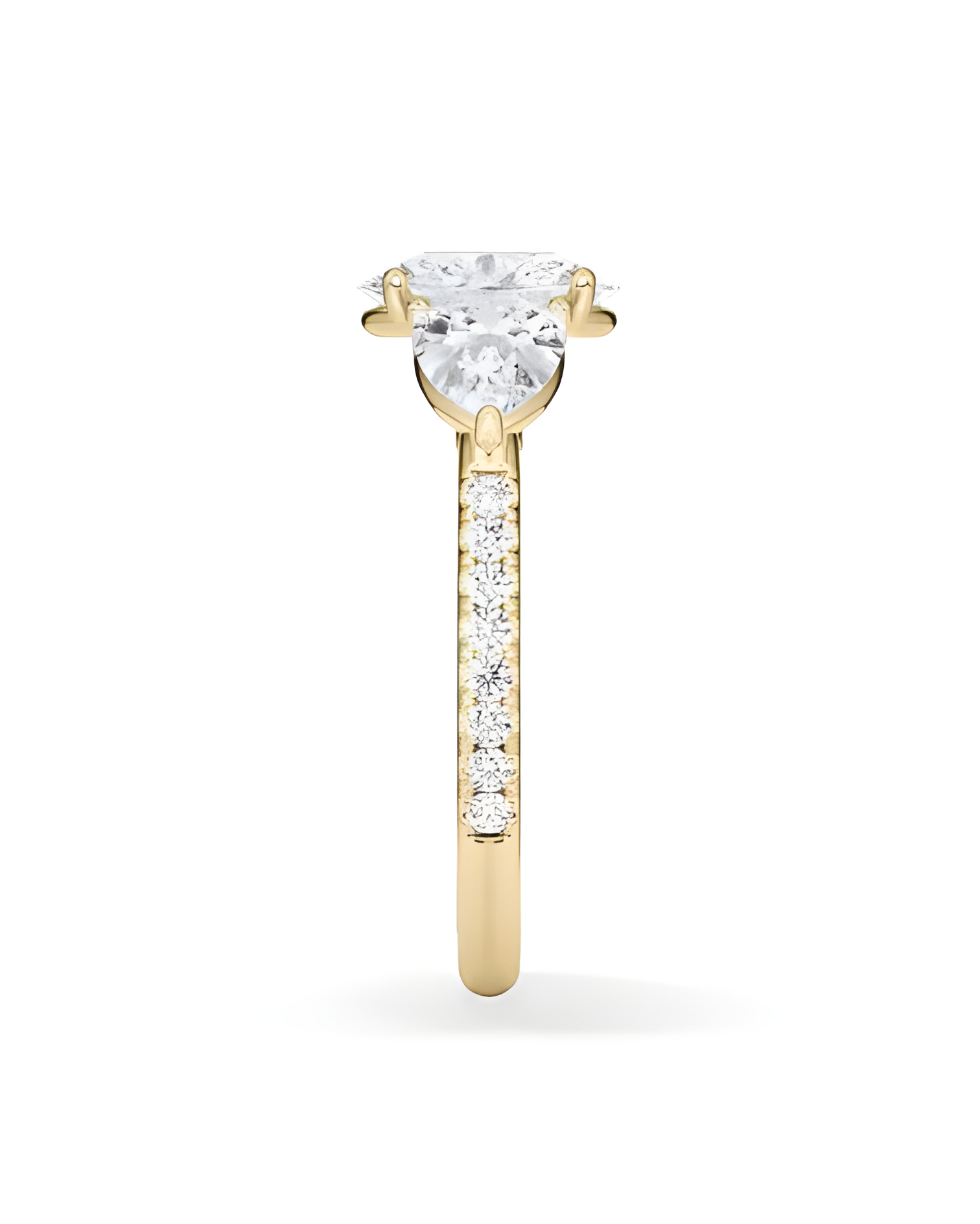 Anillo de compromiso de oro o platino con distintos cortes de diamante | Staring