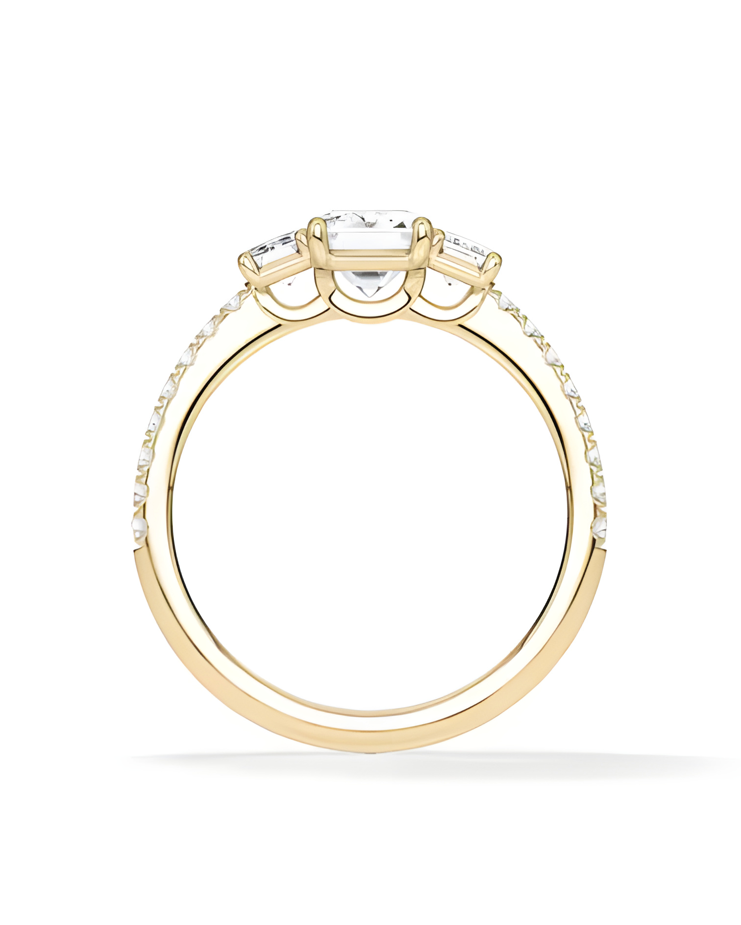 Anillo de compromiso de oro amarillo con forma radiant o esmeralda| Staring