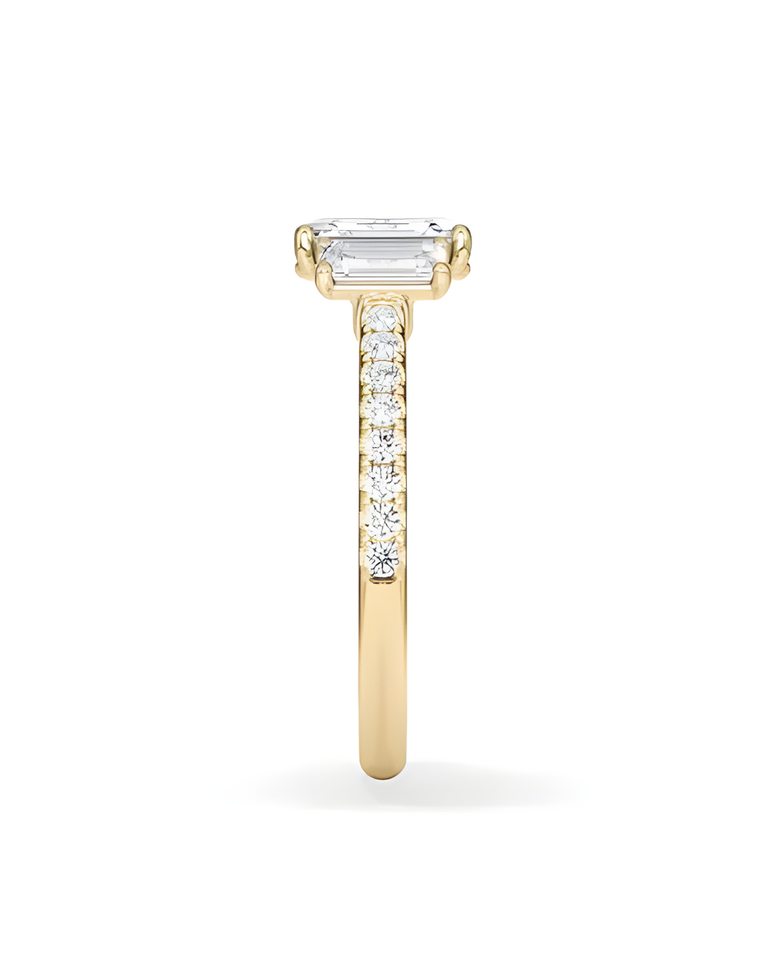 Anillo de compromiso de oro amarillo con forma radiant o esmeralda| Staring